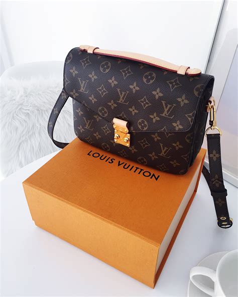 louis vuitton tasche pochette mini|Louis Vuitton mini pochette price.